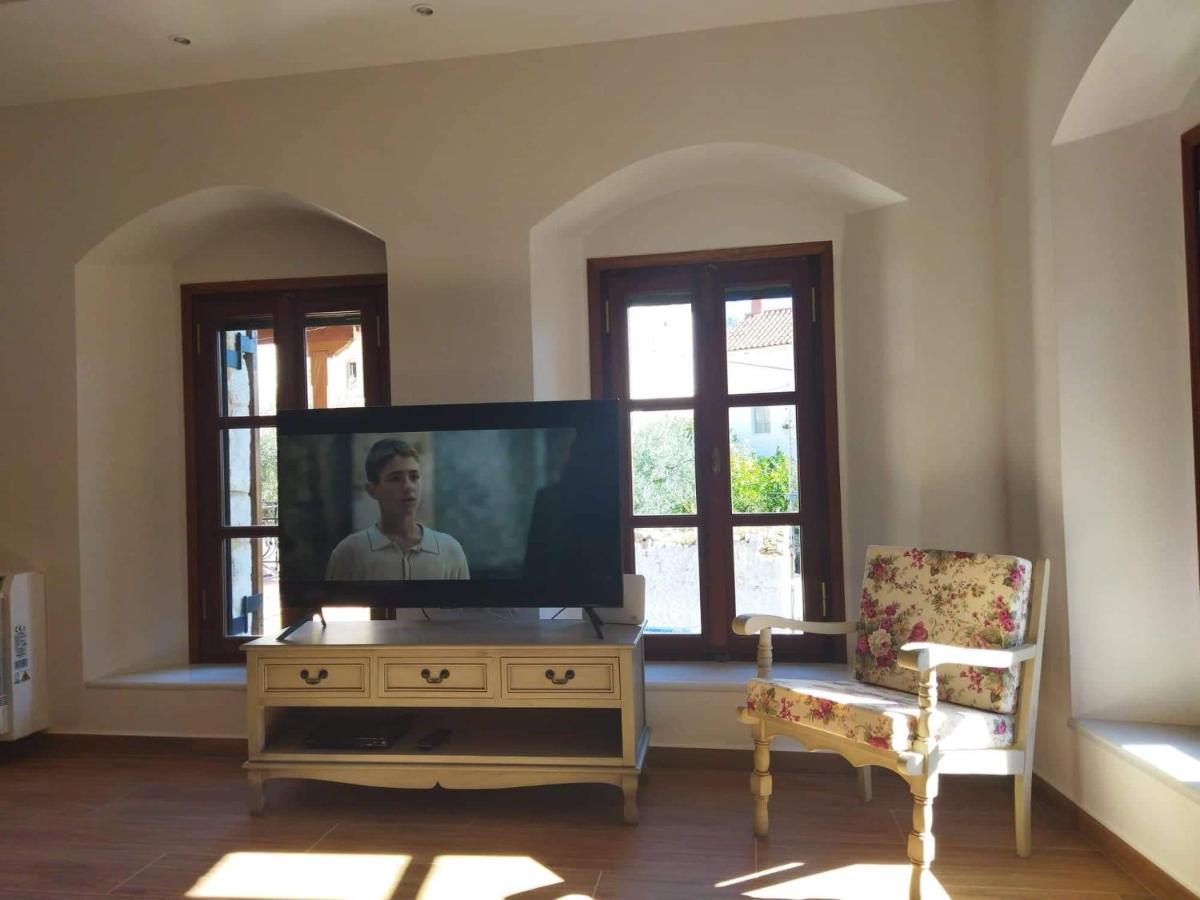 Вилла Tsolakis Luxury House Леонидион Экстерьер фото